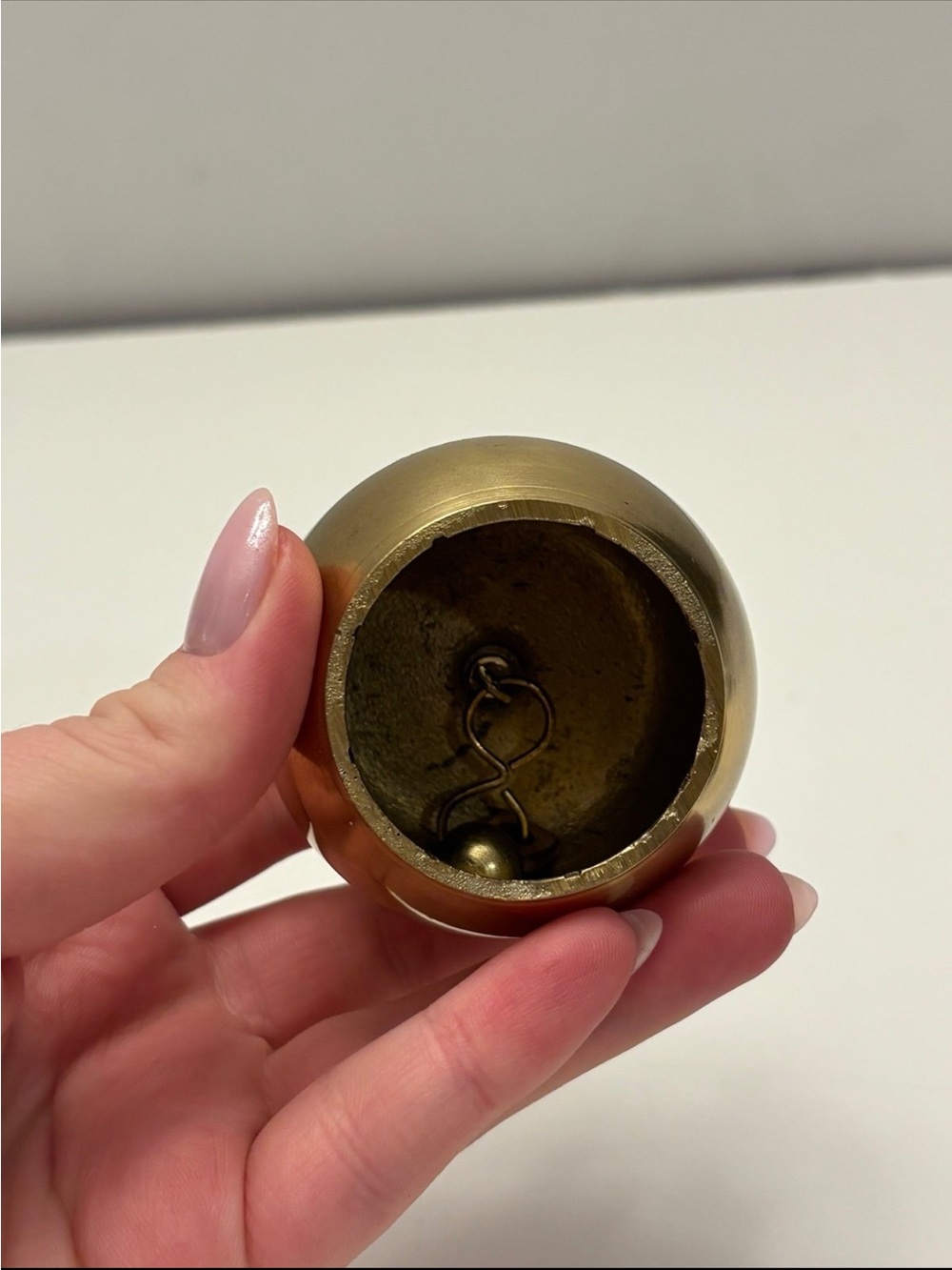 Vintage embossed brass planter - Picture 6 of 8